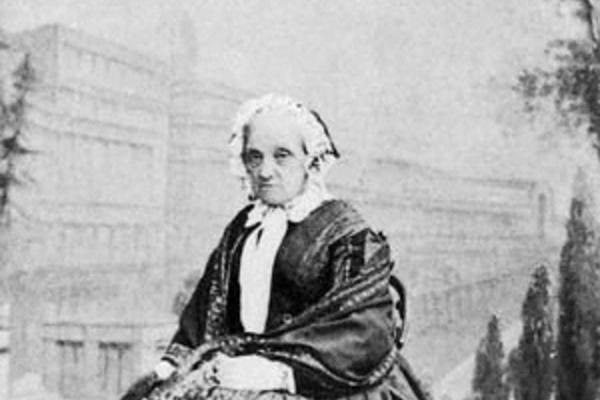 洋書 The Young Oxford History of Women in the The Women At Oxford: A Fragment Of History by Vera Brittain