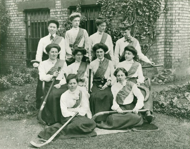 The 1904 Home-Students Hockey Team