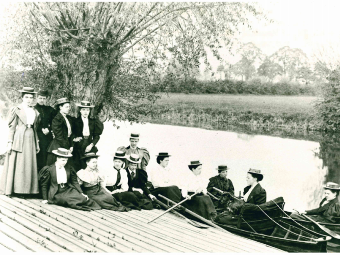 home students rowing