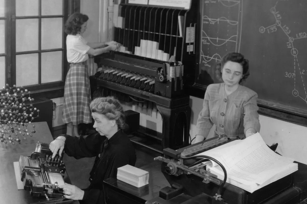 Crystallographers and pre-digital computing devices, CalTech, 1947. Copyright @ International Union of Crystallographers